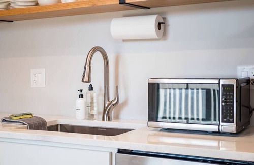 Italian Village Apartment | Access OSU & Crew Stadium | Pet Friendly | Parking