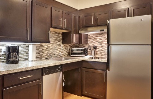 Midvale Condo | Access to a Heated Pool & Hot Tub! Free Breakfast Buffet. 1 Bedroom Suite.