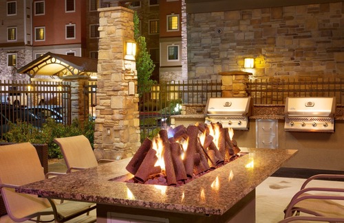 Midvale Condo | Access to a Heated Pool & Hot Tub! Free Breakfast Buffet. 1 Bedroom Suite.