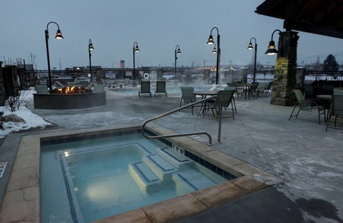 Midvale Condo | Access to a Heated Pool & Hot Tub! Free Breakfast Buffet. 1 Bedroom Suite.