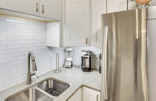 Folly Field Condo | Access to Folly Field Beach & Pools: Coastal Condo