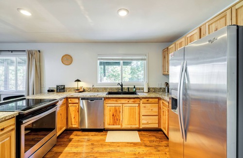 Groveland Cabin | Access to Pine Mountain Lake: Family Cabin w/Deck