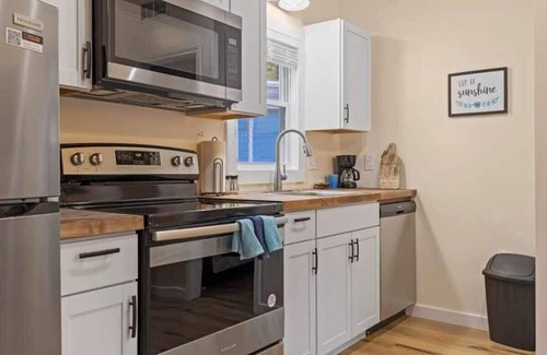 Hendersonville House | Accessible 1BR Cottage w/Firepit | Near Trails