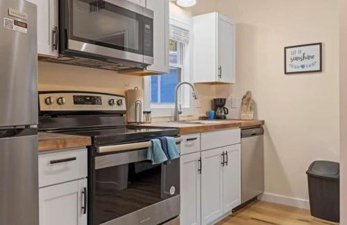 Hendersonville House | Accessible 1BR Cottage with Firepit Near Trails