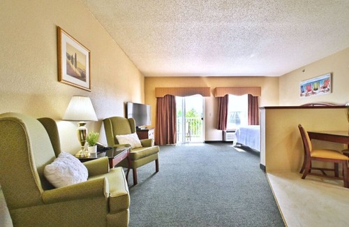 Pembine Apartment | Accessible Deluxe King Suite for 2 | On-Site Pool