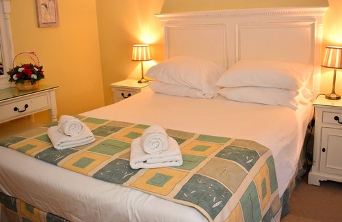 Bodyke House | Accessible-Double-Twin-House with Private Bathroom