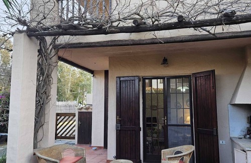 Capitana House | Accogliente Porzione di Villa a Pochi Passi dal Mare