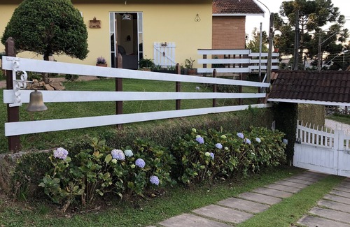 Vila Britania House | ACCOMMODATING HOUSE WITH FIREPLACE ON THE MOUNTAIN - GREAT PRICE! GREAT OPPORTUNITY!