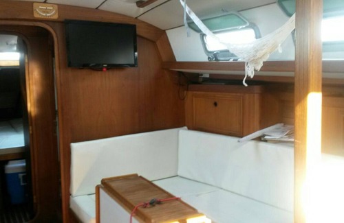 Comercio Boat Rental | Accommodation in Sailboat 40 feet