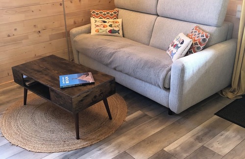 Sulniac Ski Chalet | Accommodation sleeps 6 in quiet location Swimming pool open until 15/09 Pets welcome