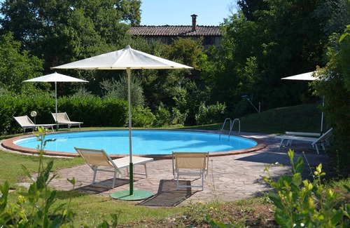 Radicondoli Apartment | Accommodation with Shared Pool and Private Garden - LA CASA NUOVA apartment.