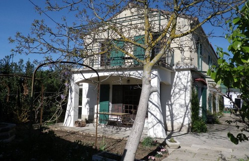 Raphele-les-Arles House | Accomodation in a typical house in Provence