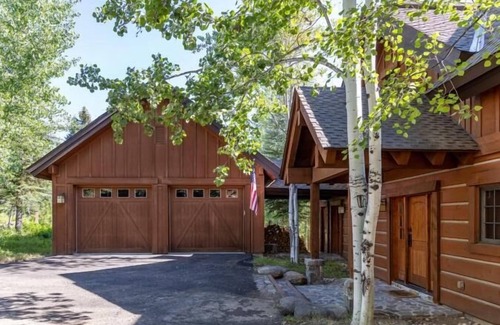 Tamarack Ski Chalet | Ace Chalet - A Charming Chalet on the Golf Course