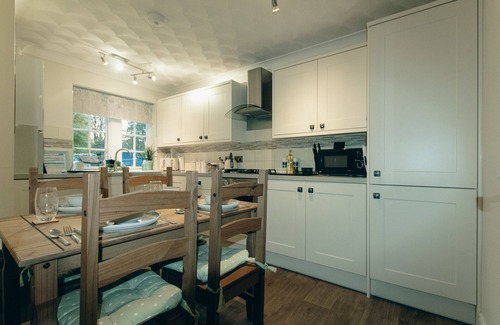 Tideswell Cottage | Acer Cottage - a cottage that sleeps 4 guests in 2 bedrooms