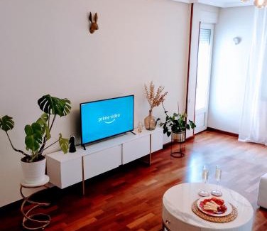 Oviedo City Centre Apartment | Acogedor apartamento a un paso de Gascona con WiFi Netflix Disney Plus y Prime gratis by M&N's House