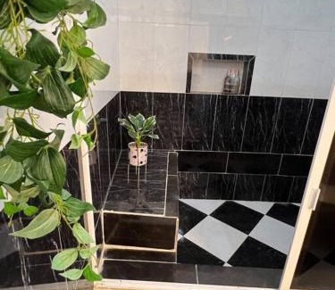 Merida Apartment | Acogedor y colorido estudio con cama King Size