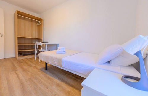 Casco Antiguo Bed & Breakfast | Acogedora habitación cerca al Polideportivo Los Cantos en Alcorcón SAP35C