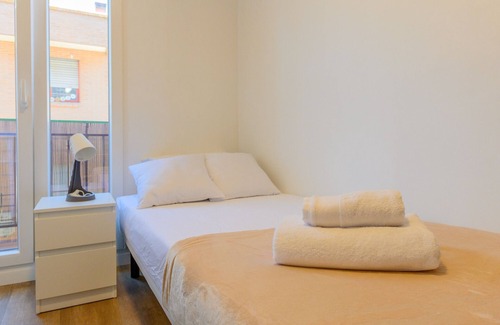 Casco Antiguo Bed & Breakfast | Acogedora habitación cerca al Polideportivo Los Cantos en Alcorcón SAP35D