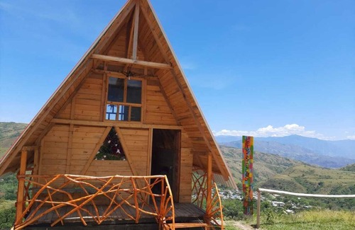 Huila Department Cabin | Acogedoras Cabañas, Jacuzzi, Piscina, Baño Privado y Balcón con Gran Vista