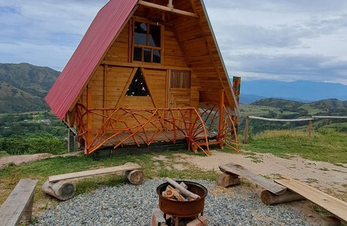 Huila Department Cabin | Acogedoras Cabañas, Jacuzzi, Piscina, Baño Privado y Balcón con Gran Vista