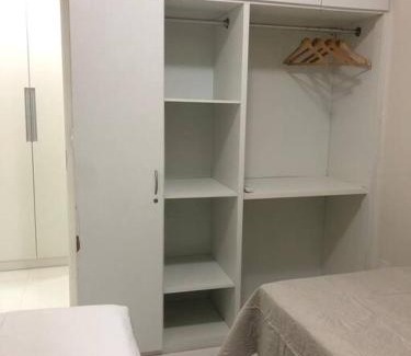 Salinas Apartment | Aconchegante-novo, moderno-familiar, fácil acesso