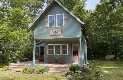 Hubbardton Cabin | Acorn Landing is a relaxing family-friendly cabin at Lake Bomoseen! n