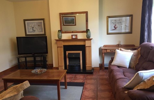 Killarney House | Acorn Lodge - Deluxe 3 Bedroom House in Killarney Holiday Village