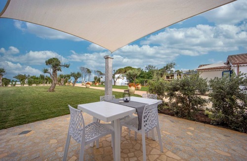 Cardedu Apartment | Acquamarina n.1 in residence with swimming pool just 50m from the sea.