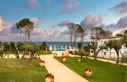 Cardedu Apartment | Acquamarina n.1 in residence with swimming pool just 50m from the sea.