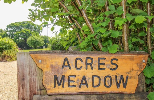 West Compton Cottage | ACRES MEADOW, pet friendly, with open fire in Maiden Newton