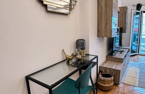 Kinosargous Apartment | Acropolis Aria Apartment-Steps to Metro & Tram