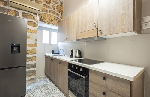Koukaki Apartment | Acropolis Luxe Retreat 15 ppl 6 Bdrm Neoclassical Home w Jacuzzi Rooftop