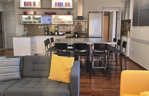 Thissio Condo | Acropolis Sky Villa: Make some family memories - 7bd/6ba views W/D Walk to sites