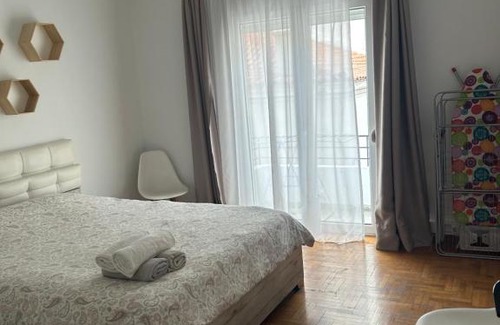 Omonia Apartment | Acropolis View and Walking Distance 4 bd Flat