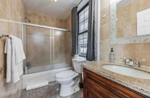 Center City Apartment | Across from Convention Center | Sleeps 6 | 3F