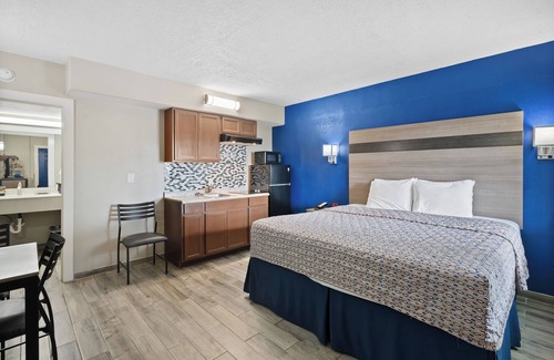 Rockport Hotel | Across from festival grounds & blue wave beach ADA