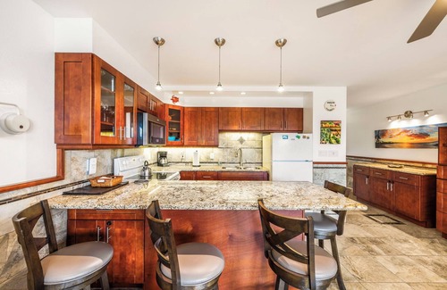 Kihei Condo | Across from Kamaole 2 Beach, concrete building, well maintained.
