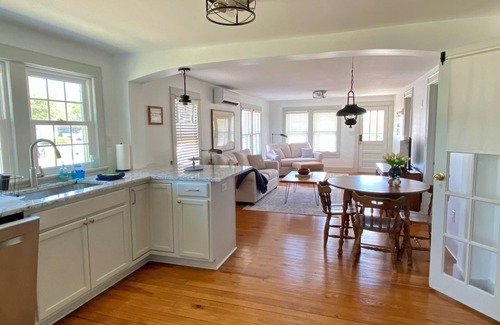 Harkers Island Cottage | Across from marina and fully renovated!