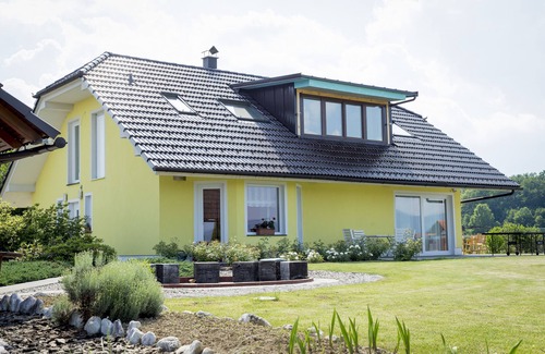 Metlika House | ACTIVE-FAMILY-HOLIDAYS, POOL, near KOLPA RIVER, Whole House, up to 12 person