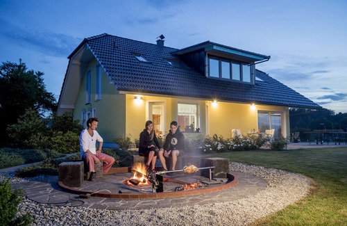 Metlika House | ACTIVE-FAMILY-HOLIDAYS, POOL, SAUNA, near KOLPA RIVER, 1st floor app MIA