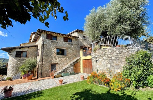 Spoleto House | Activities for the sporty Or be a lounge lizard Everything here Sleeps 10