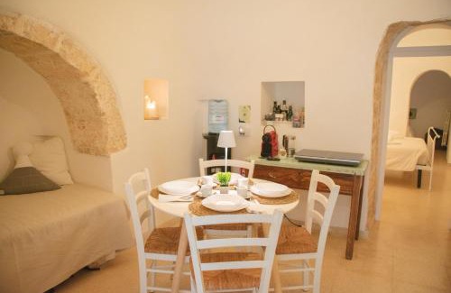 Ostuni Hotel | Ad un passo da Cisternino - Trulli con Foresta, Bici e BBQ