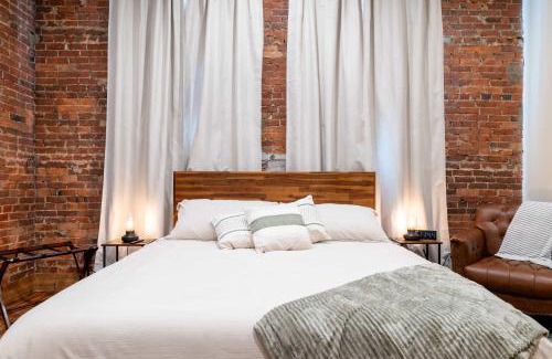Versailles Hotel | ADA Suite - Room 6