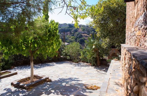 Steni Dirfyos Cottage | Adagio Stone Cottage w/2 BR & a lovely yard