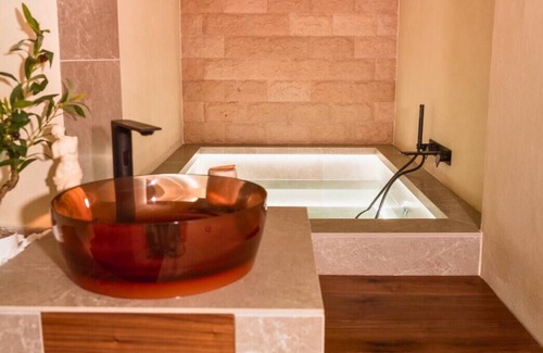 Giovinazzo Apartment | Adalina Luxury Suite, Giovinazzo, Luxury Suite with an in-cave Spa Bath