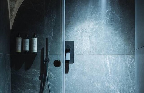Giovinazzo Apartment | Adalina Luxury Suite, Giovinazzo, Luxury Suite with an in-cave Spa Bath