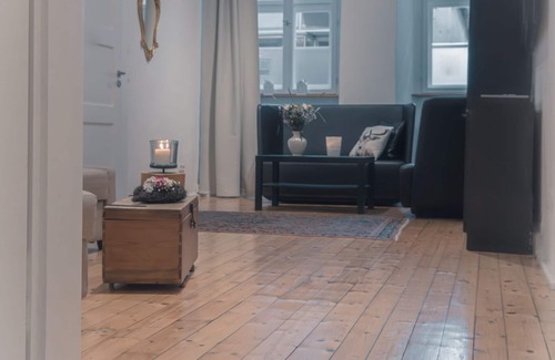 Old Town Apartment | ADAM & EVA ABSOLUTELY CENTRAL