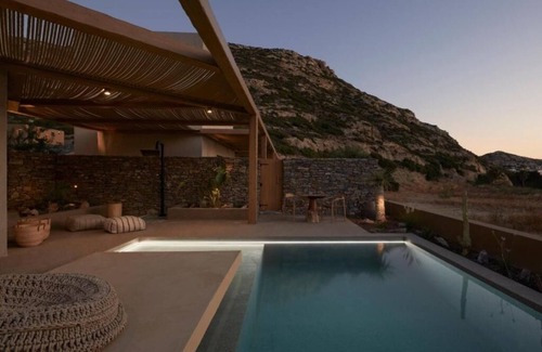 Matala Apartment | Adama - Luxury Two-Bedroom Maisonette with Private Heated Swimming Pool