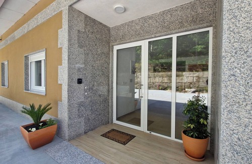 Mondariz Apartment | ADAPTED FOR PEOPLE WITH REDUCED MOBILITY AND HAS AN ARTICULATED BED.