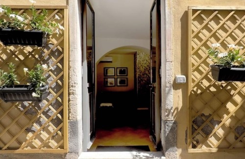 Old Town Apartment | Addi Aus Mono Apartment within walking distance of the Cathedral